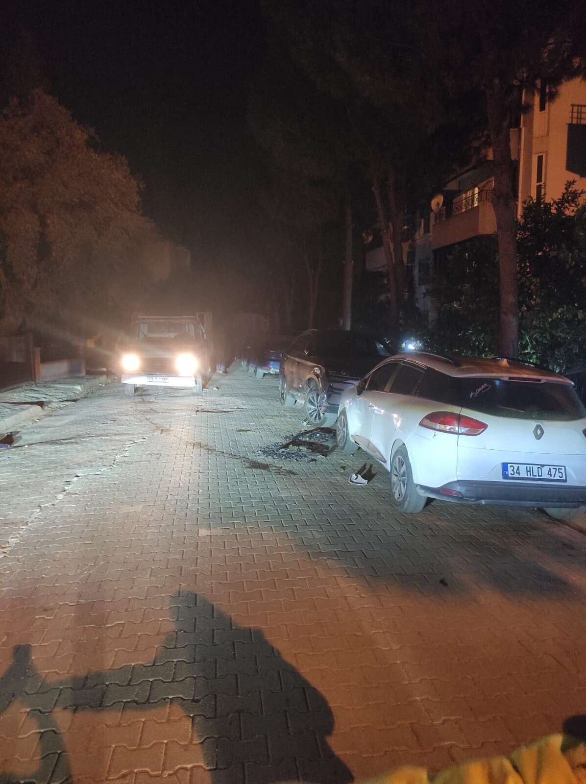 Muğla’da Zincirleme Trafik Kazası: 3 Araç Hasar Gördü, Sürücü Kaza Sonrası Bölgeden Ayrıldı 5